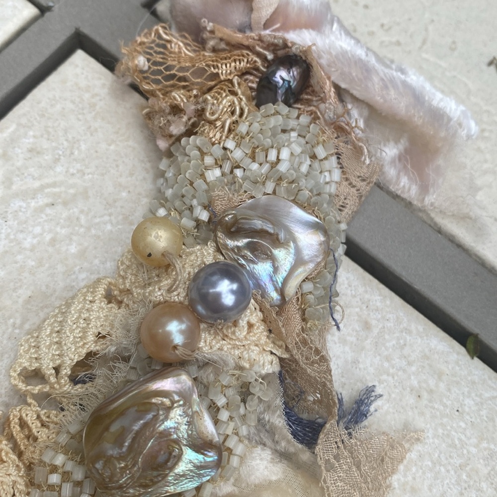 Exquisite jewelry designer handmade beaded necklace with silk velvet and pearls - Picture 6 of 8